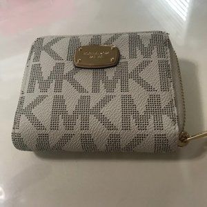 MICHAEL KORS Signature Leather Zip Bifold Wallet
